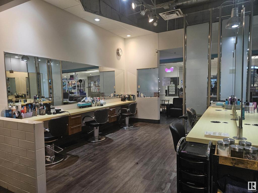 












8230 83 ave Avenue

,
Edmonton,




AB
T6C 4E3

