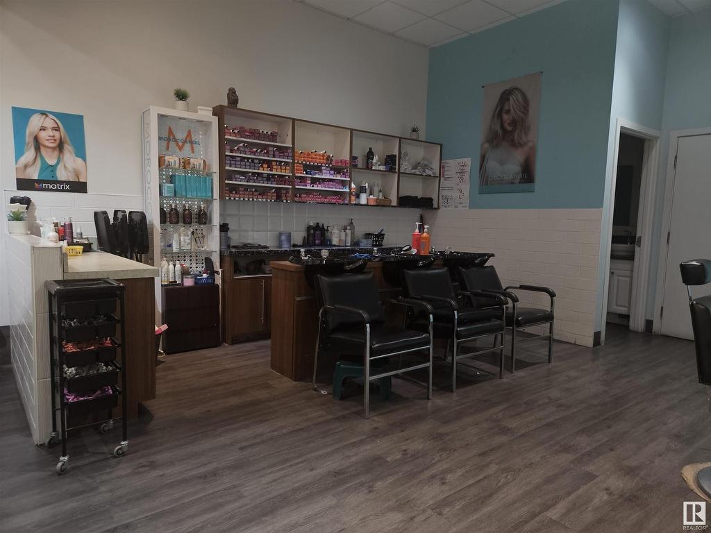 












8230 83 ave Avenue

,
Edmonton,




AB
T6C 4E3

