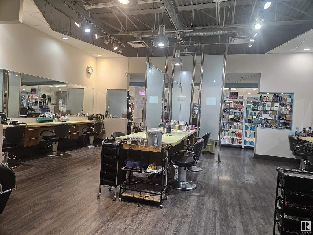 












8230 83 ave Avenue

,
Edmonton,




AB
T6C 4E3

