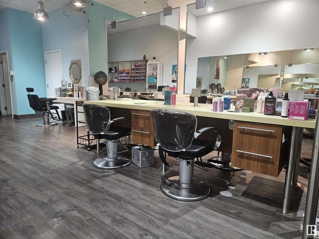 












8230 83 ave Avenue

,
Edmonton,




AB
T6C 4E3

