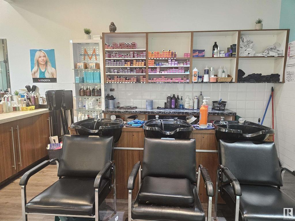 












8230 83 ave Avenue

,
Edmonton,




AB
T6C 4E3

