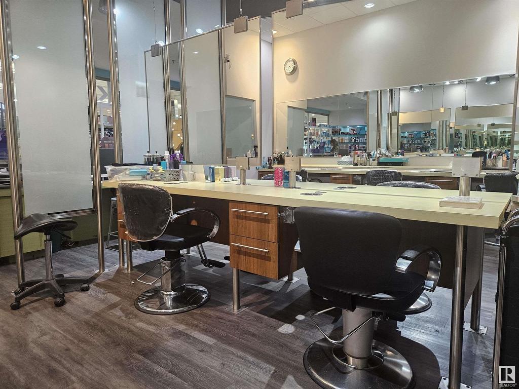 












8230 83 ave Avenue

,
Edmonton,




AB
T6C 4E3

