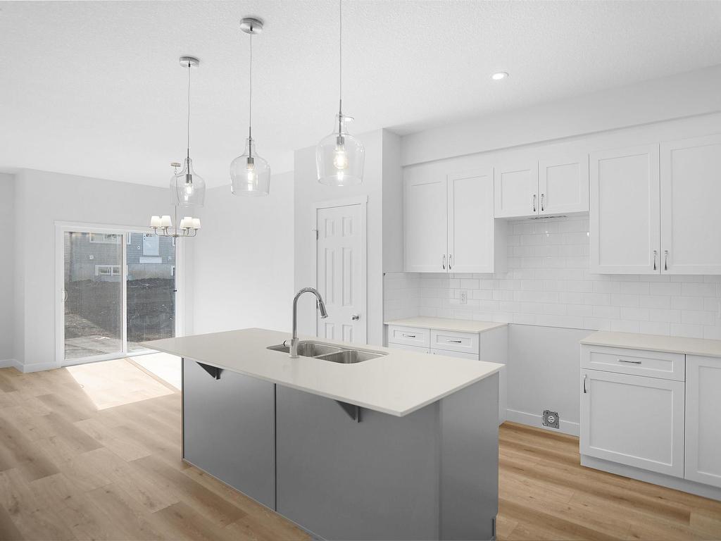 












2124 210 Street

,
Edmonton,




AB
T6M 1P7

