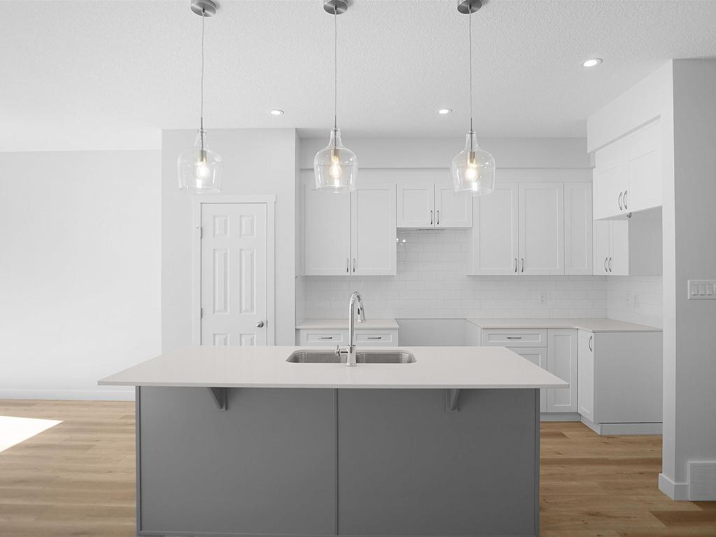 












2124 210 Street

,
Edmonton,




AB
T6M 1P7

