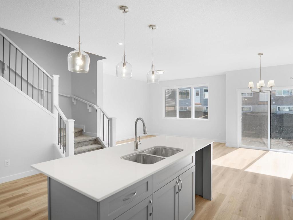 












2124 210 Street

,
Edmonton,




AB
T6M 1P7

