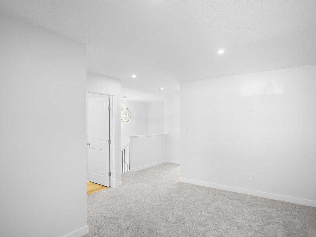 












2124 210 Street

,
Edmonton,




AB
T6M 1P7

