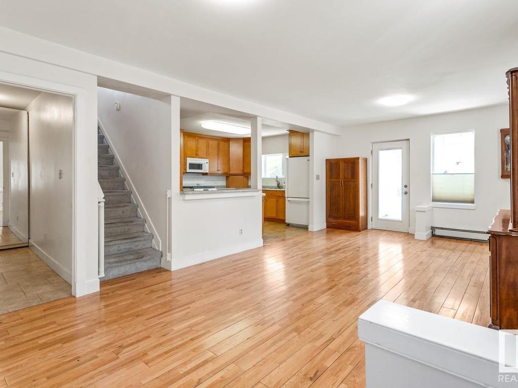 












11321 102 Street

,
Edmonton,




AB
T5G 2E5

