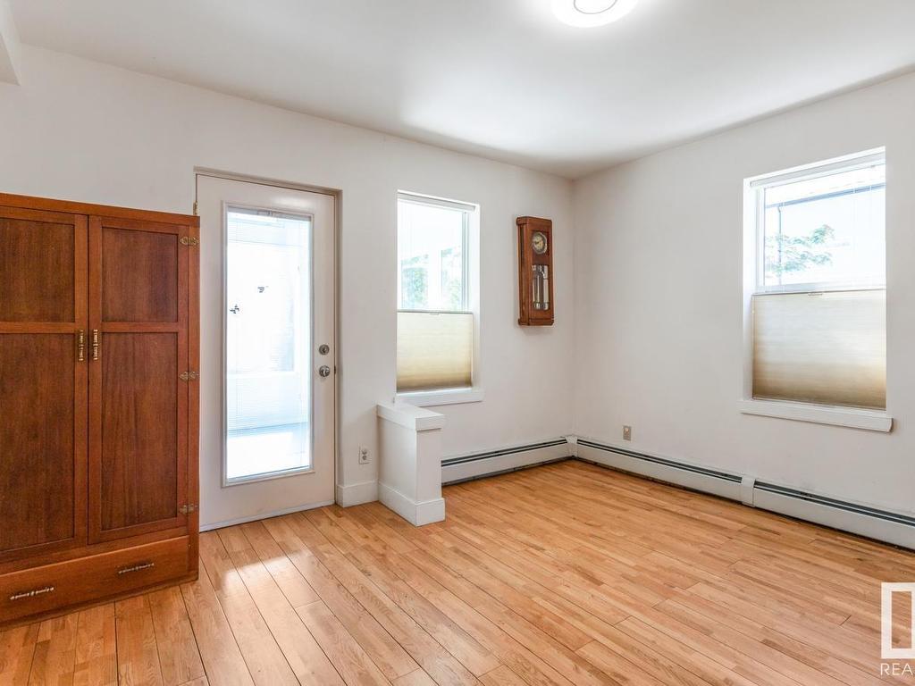 












11321 102 Street

,
Edmonton,




AB
T5G 2E5

