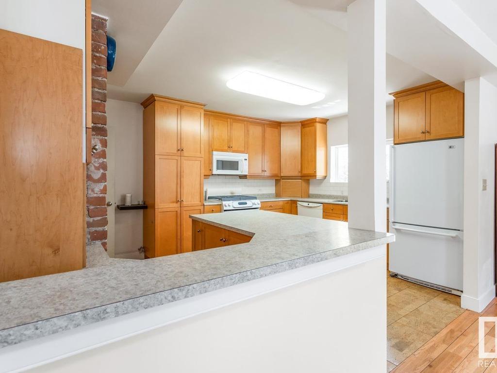 












11321 102 Street

,
Edmonton,




AB
T5G 2E5

