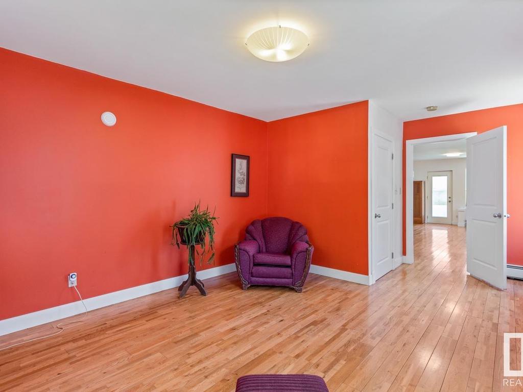 












11321 102 Street

,
Edmonton,




AB
T5G 2E5


