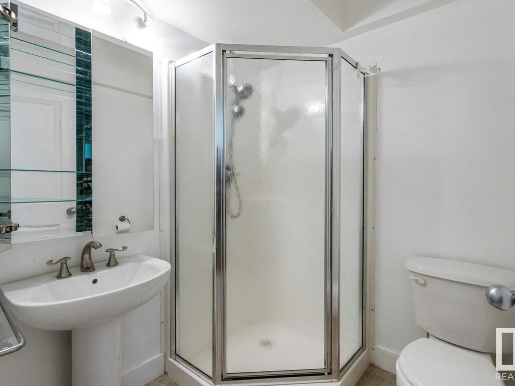 












11321 102 Street

,
Edmonton,




AB
T5G 2E5

