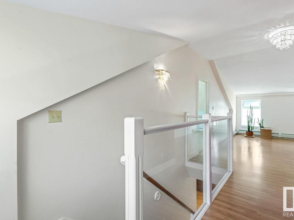












11321 102 Street

,
Edmonton,




AB
T5G 2E5

