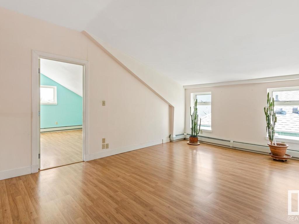 












11321 102 Street

,
Edmonton,




AB
T5G 2E5

