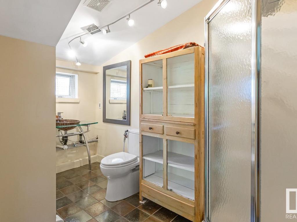 












11321 102 Street

,
Edmonton,




AB
T5G 2E5

