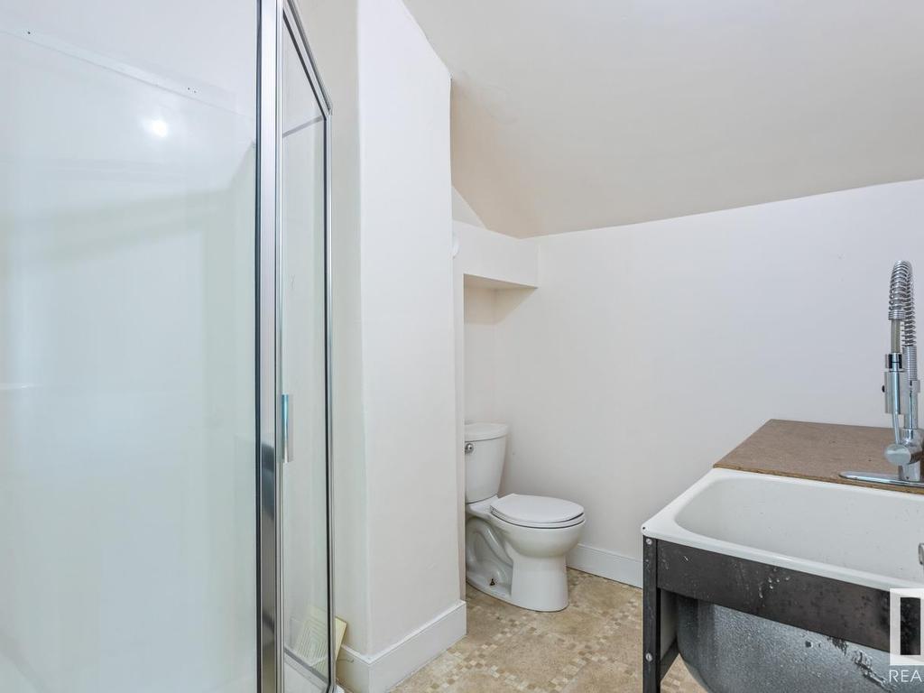 












11321 102 Street

,
Edmonton,




AB
T5G 2E5


