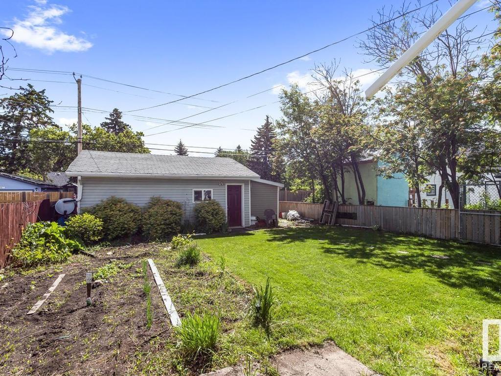 












11321 102 Street

,
Edmonton,




AB
T5G 2E5

