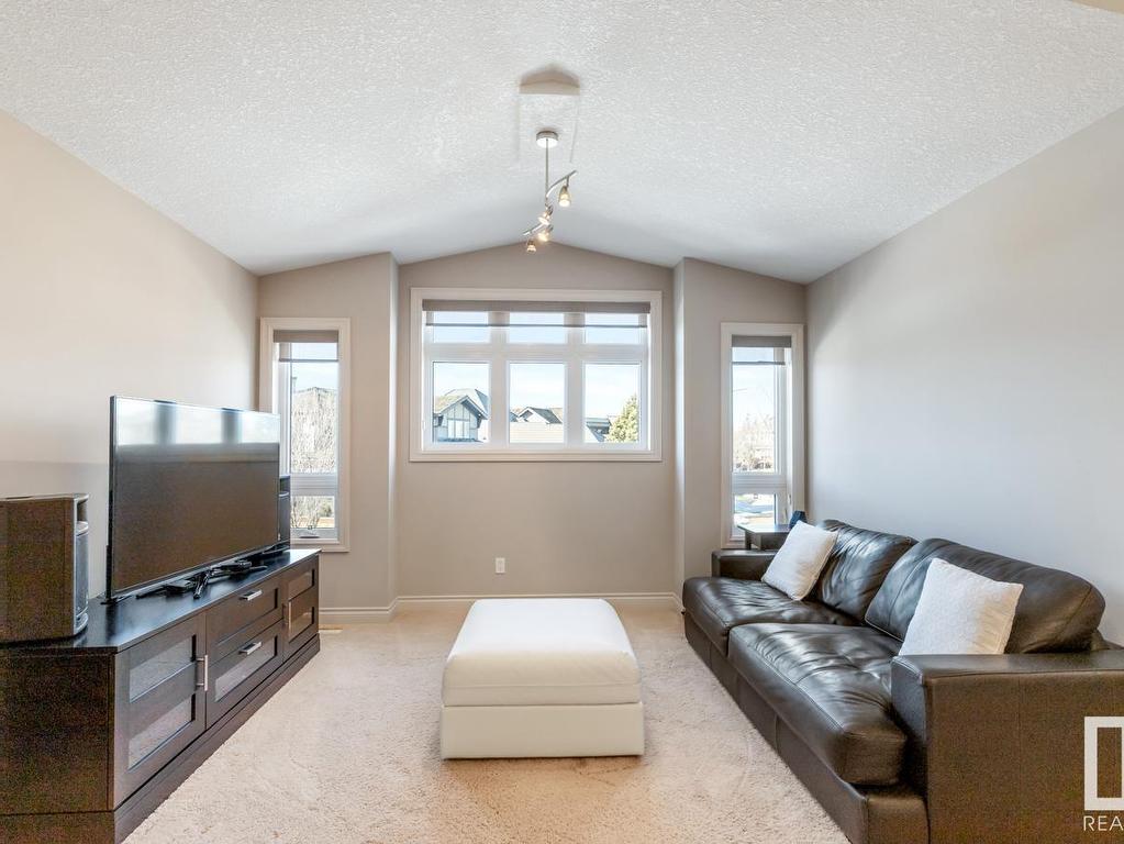 












2043 CAMERON RAVINE Way

,
Edmonton,




AB
T6M 0L2

