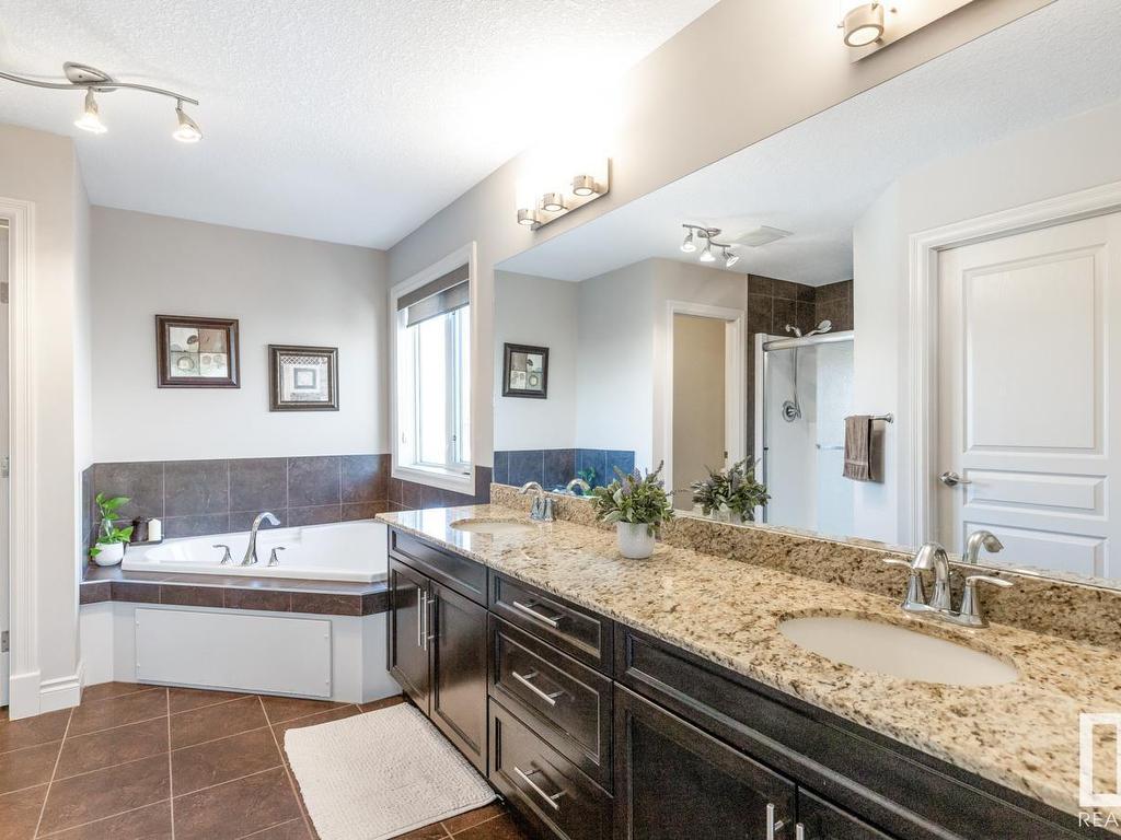 












2043 CAMERON RAVINE Way

,
Edmonton,




AB
T6M 0L2

