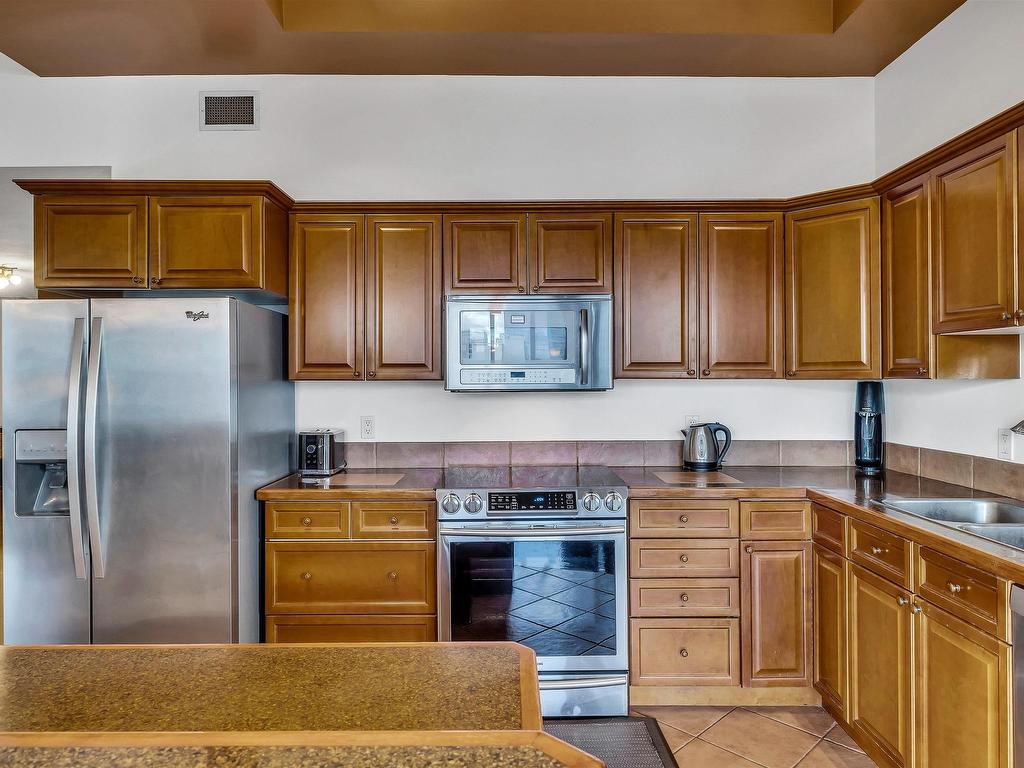 












801 10106 105 Street

,
Edmonton,




AB
T5J 5E7

