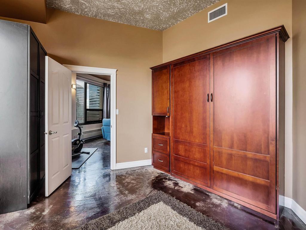 












801 10106 105 Street

,
Edmonton,




AB
T5J 5E7

