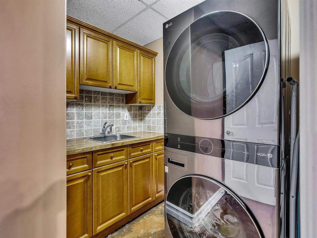 












801 10106 105 Street

,
Edmonton,




AB
T5J 5E7

