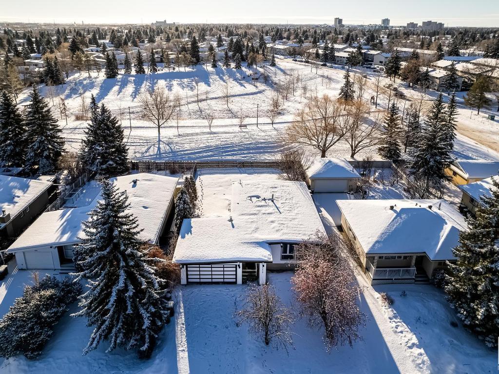 












10419 39 Avenue

,
Edmonton,




AB
T6J 2J4

