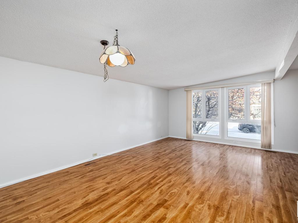 












10419 39 Avenue

,
Edmonton,




AB
T6J 2J4

