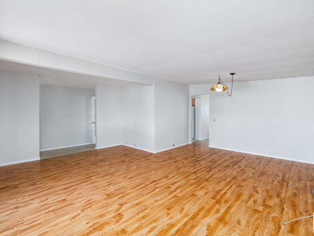 












10419 39 Avenue

,
Edmonton,




AB
T6J 2J4

