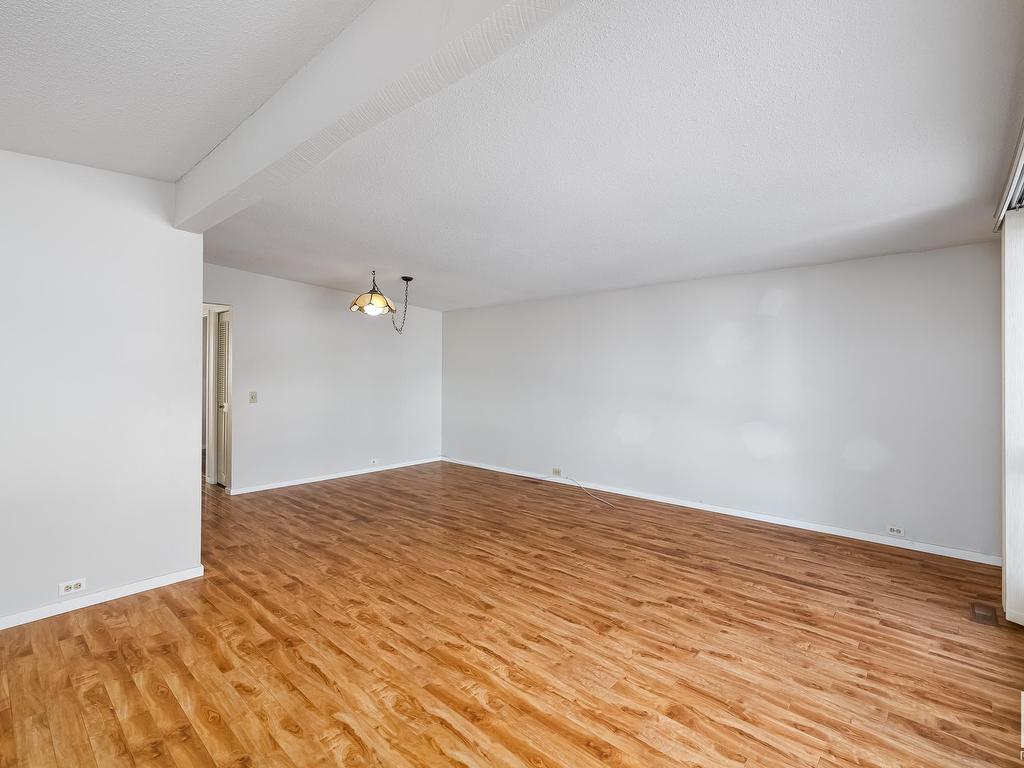 












10419 39 Avenue

,
Edmonton,




AB
T6J 2J4

