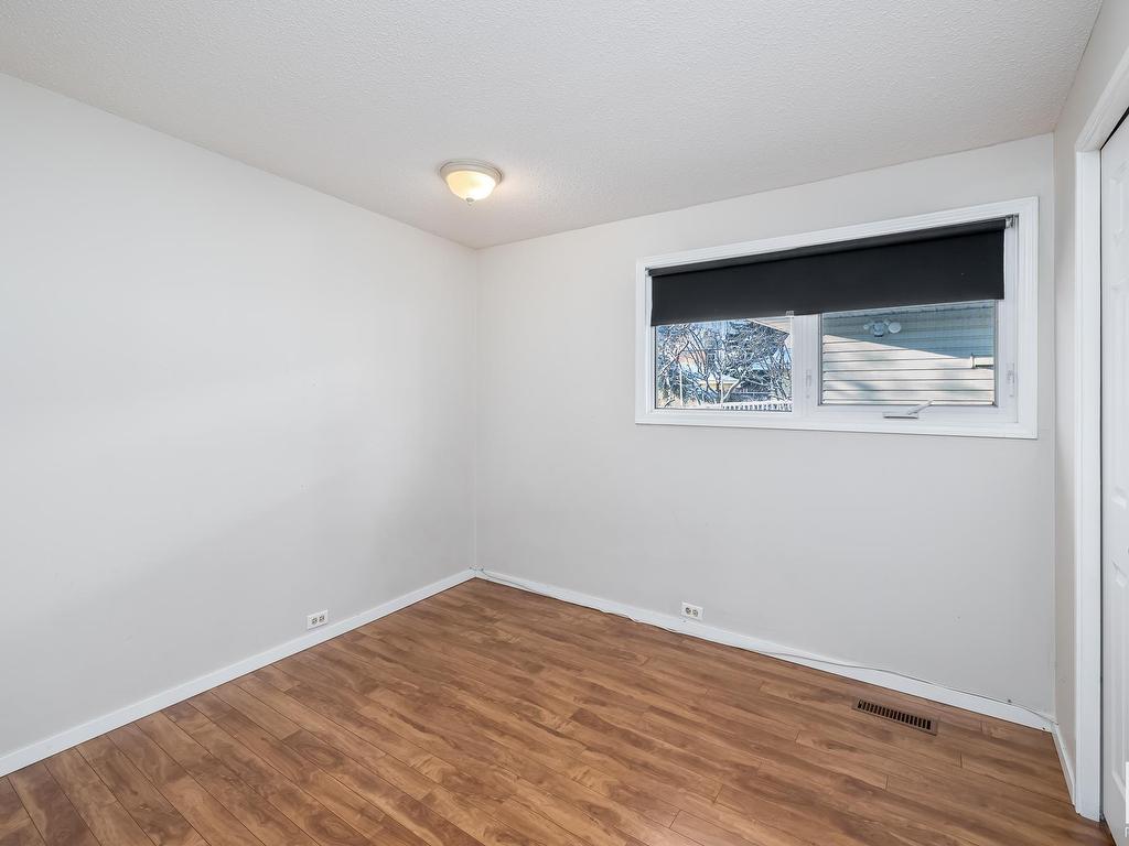 












10419 39 Avenue

,
Edmonton,




AB
T6J 2J4


