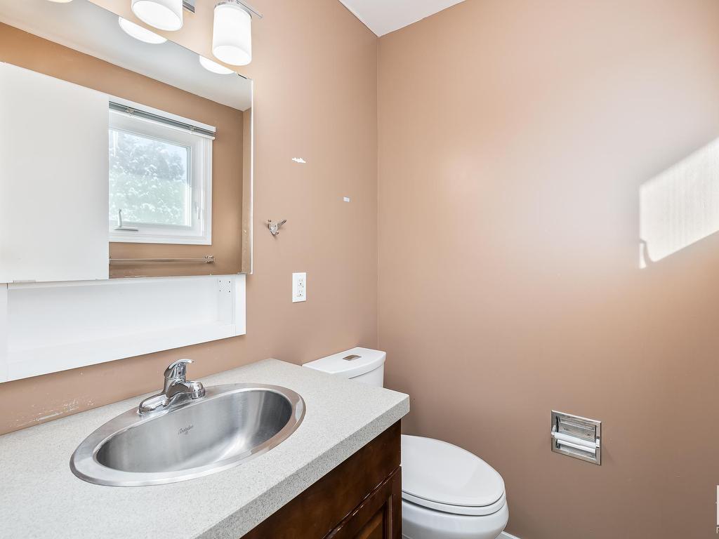 












10419 39 Avenue

,
Edmonton,




AB
T6J 2J4

