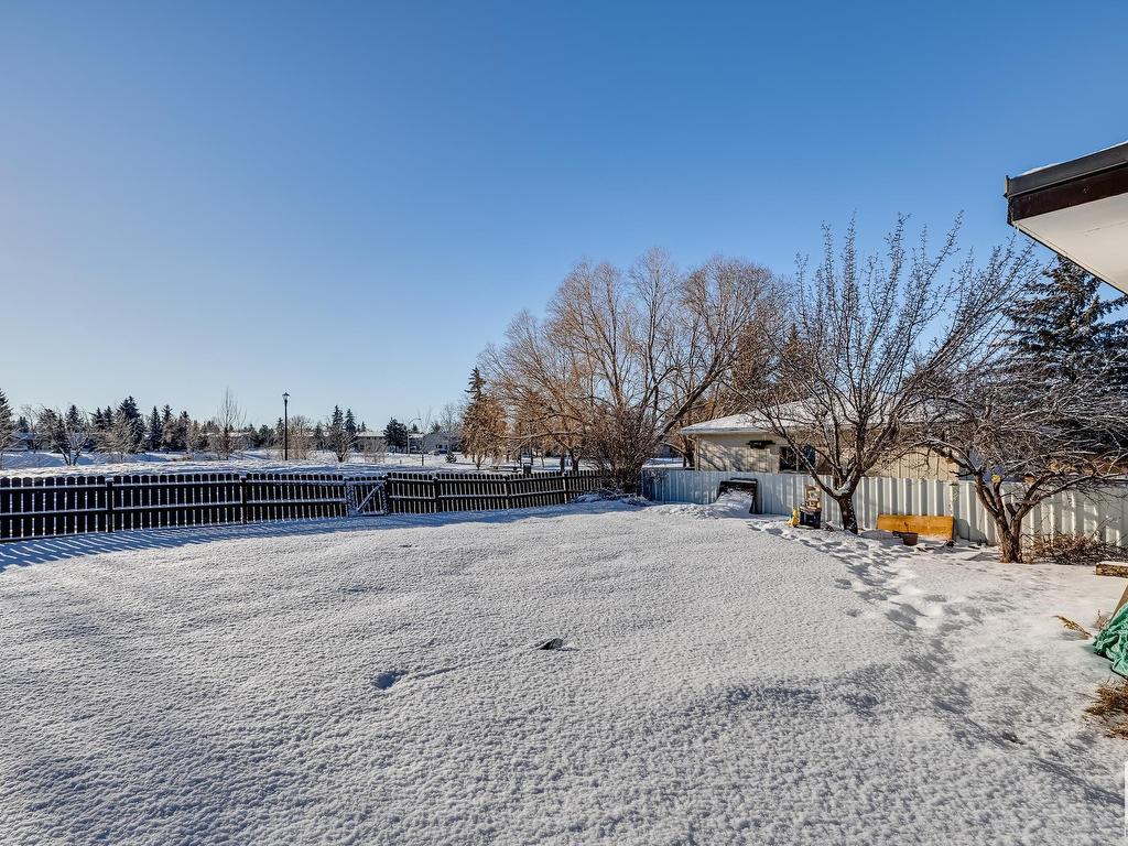 












10419 39 Avenue

,
Edmonton,




AB
T6J 2J4

