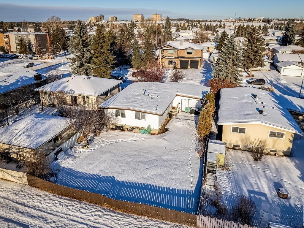 












10419 39 Avenue

,
Edmonton,




AB
T6J 2J4


