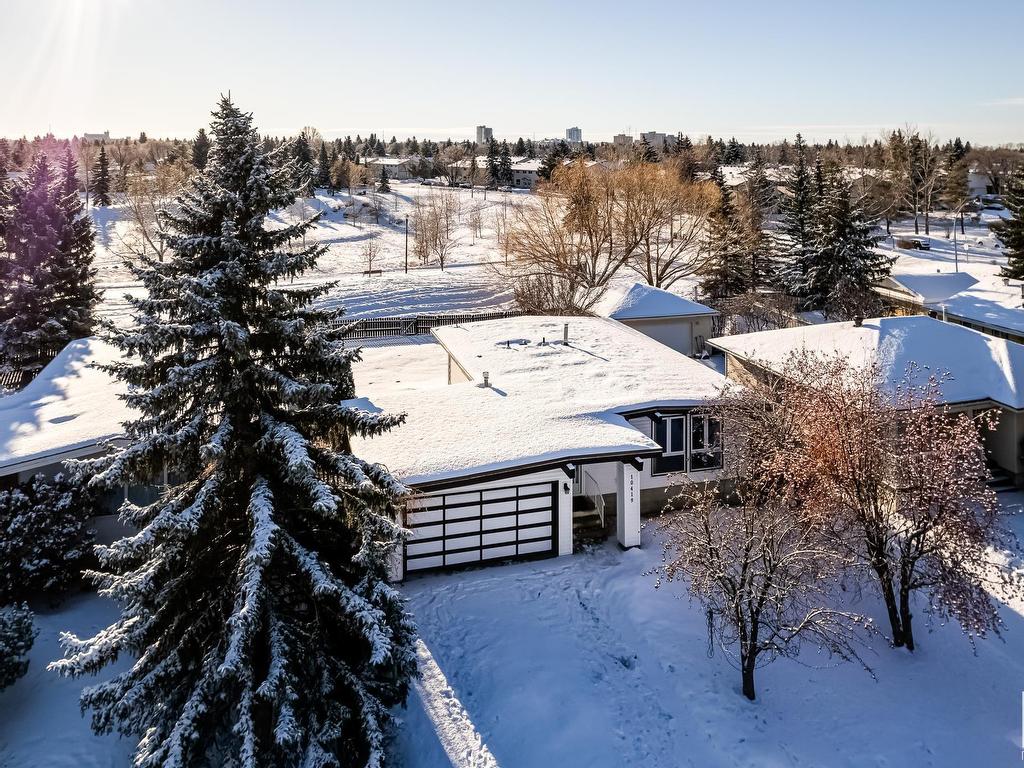 












10419 39 Avenue

,
Edmonton,




AB
T6J 2J4

