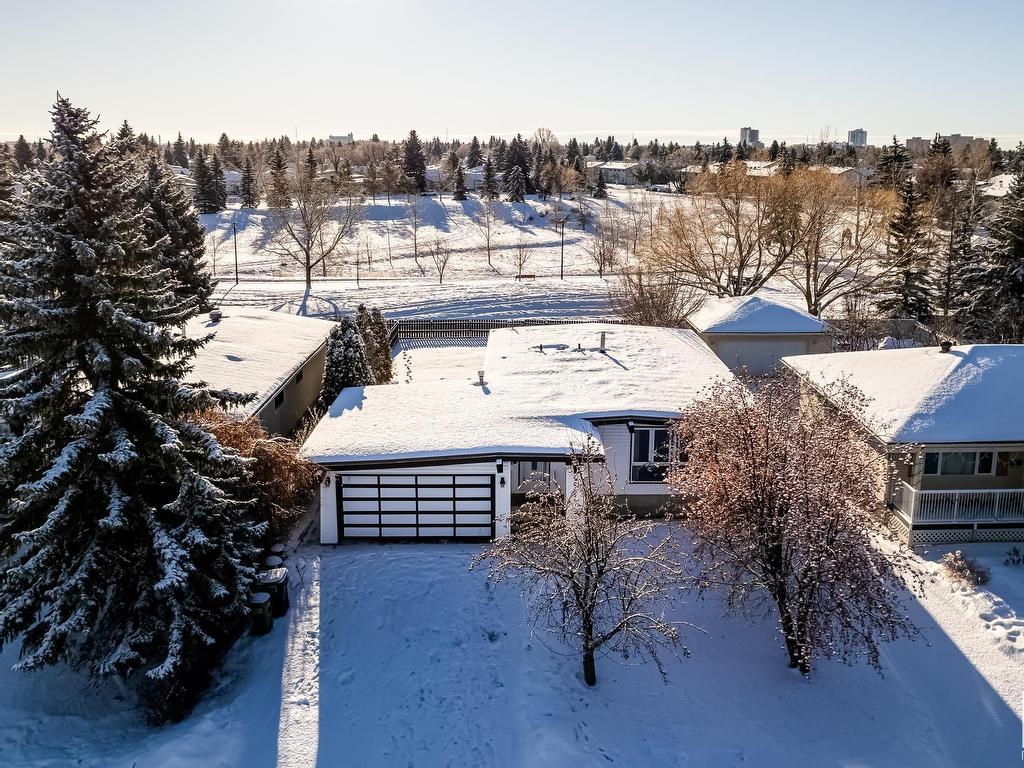 












10419 39 Avenue

,
Edmonton,




AB
T6J 2J4

