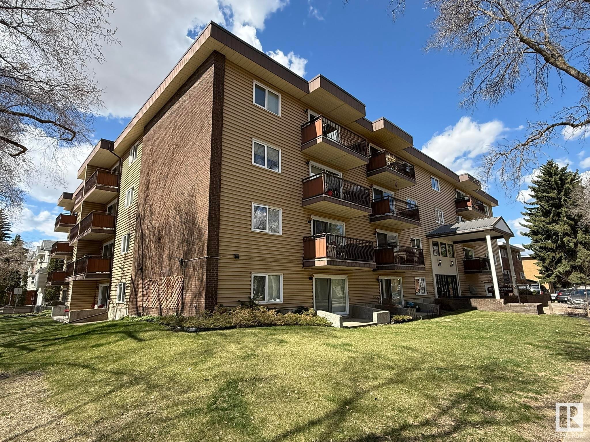 












37 10208 113 Street

,
Edmonton,




AB
T5K 1P4

