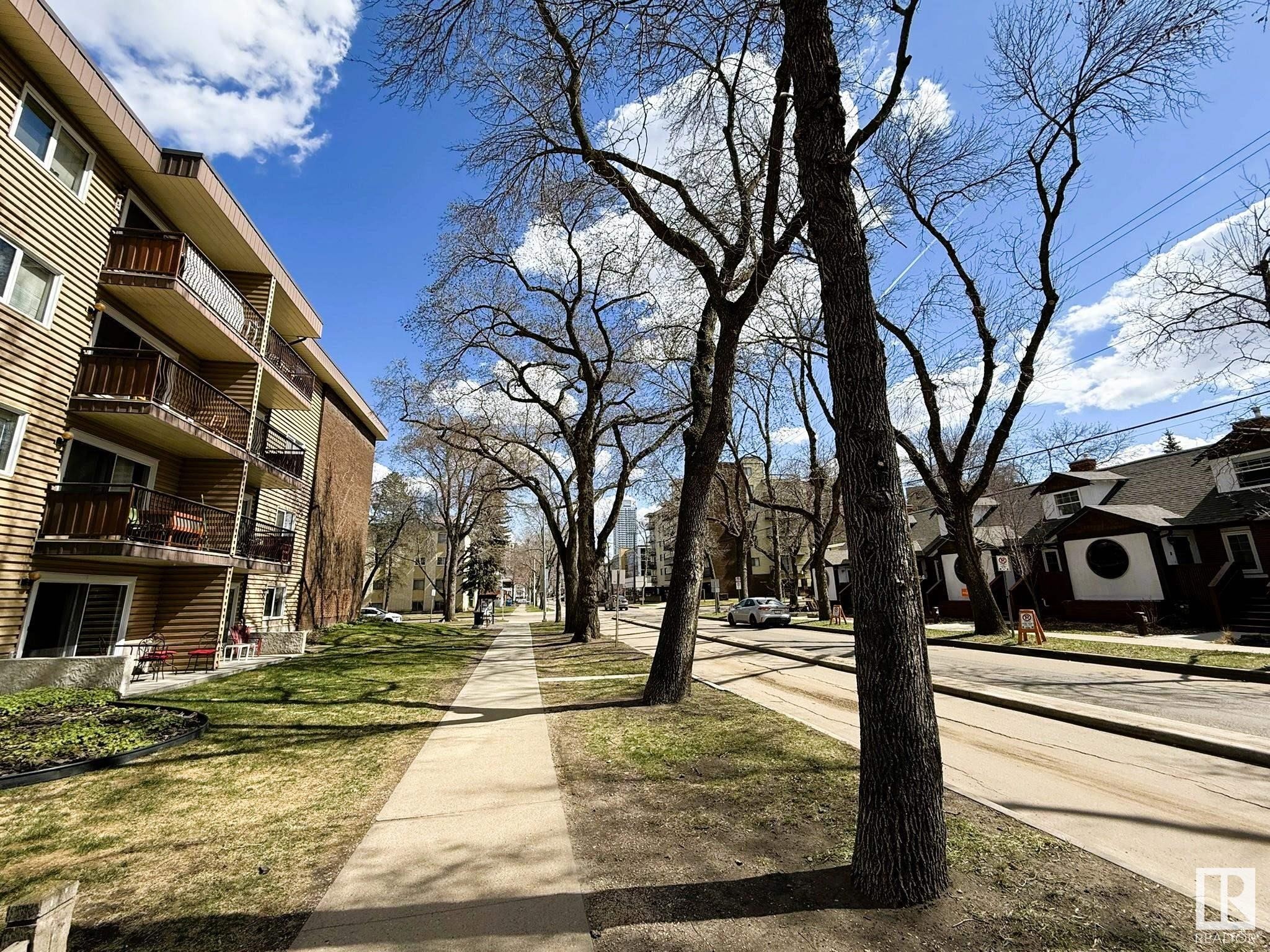 












37 10208 113 Street

,
Edmonton,




AB
T5K 1P4

