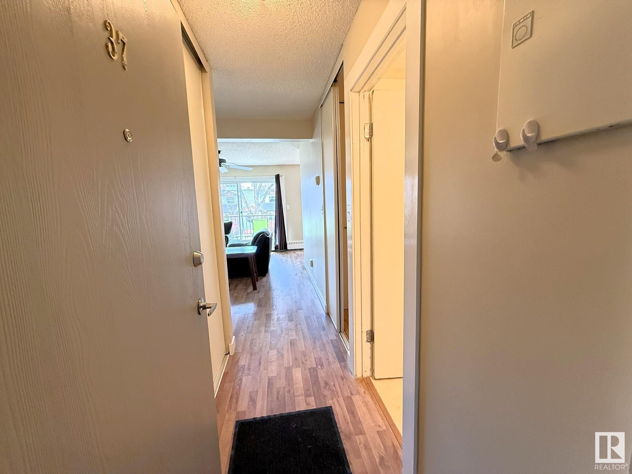 












37 10208 113 Street

,
Edmonton,




AB
T5K 1P4

