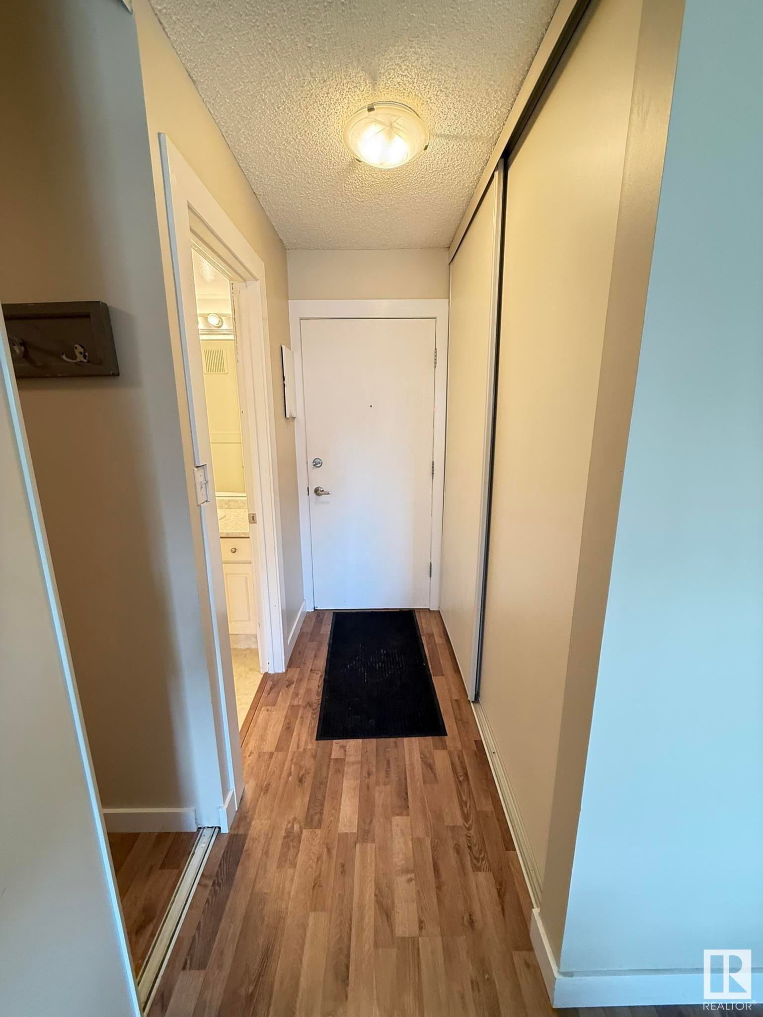 












37 10208 113 Street

,
Edmonton,




AB
T5K 1P4


