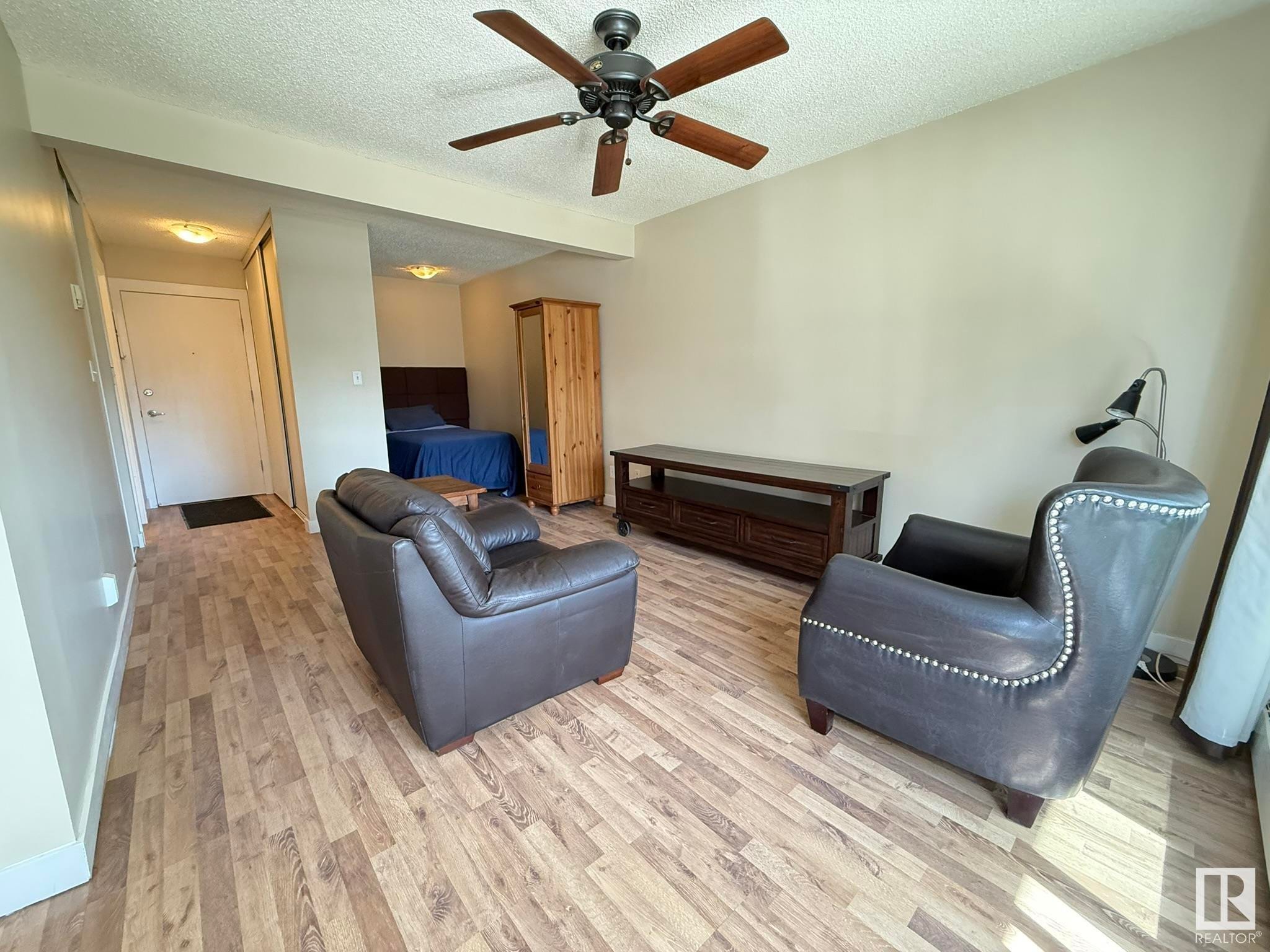 












37 10208 113 Street

,
Edmonton,




AB
T5K 1P4

