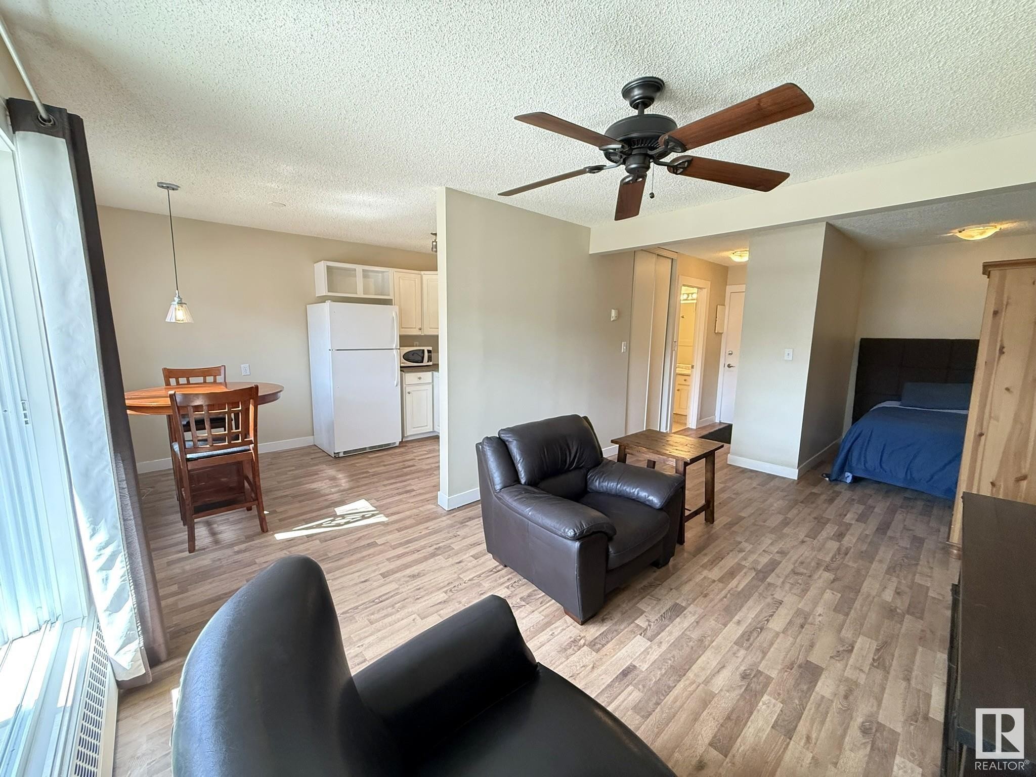 












37 10208 113 Street

,
Edmonton,




AB
T5K 1P4

