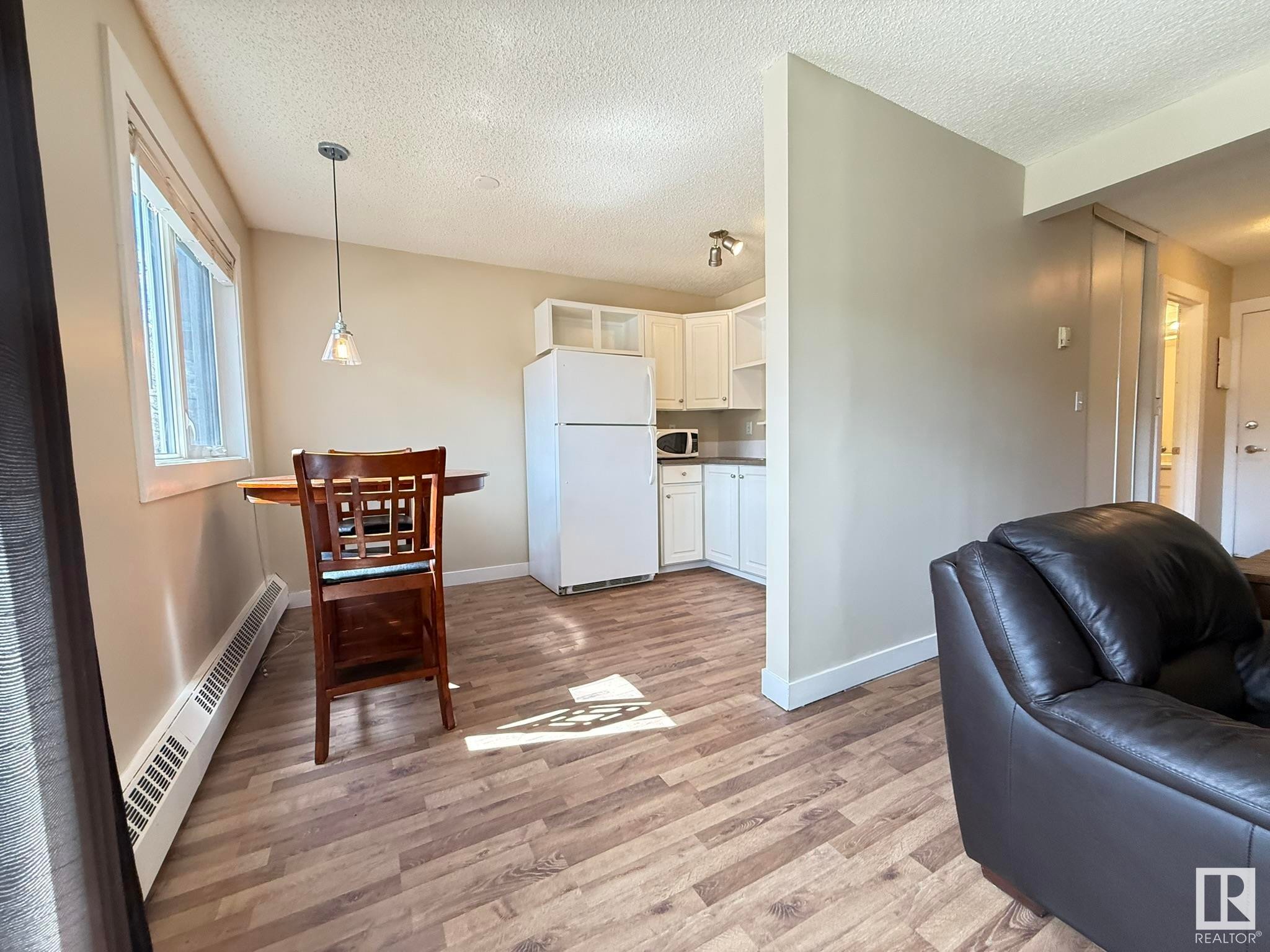 












37 10208 113 Street

,
Edmonton,




AB
T5K 1P4

