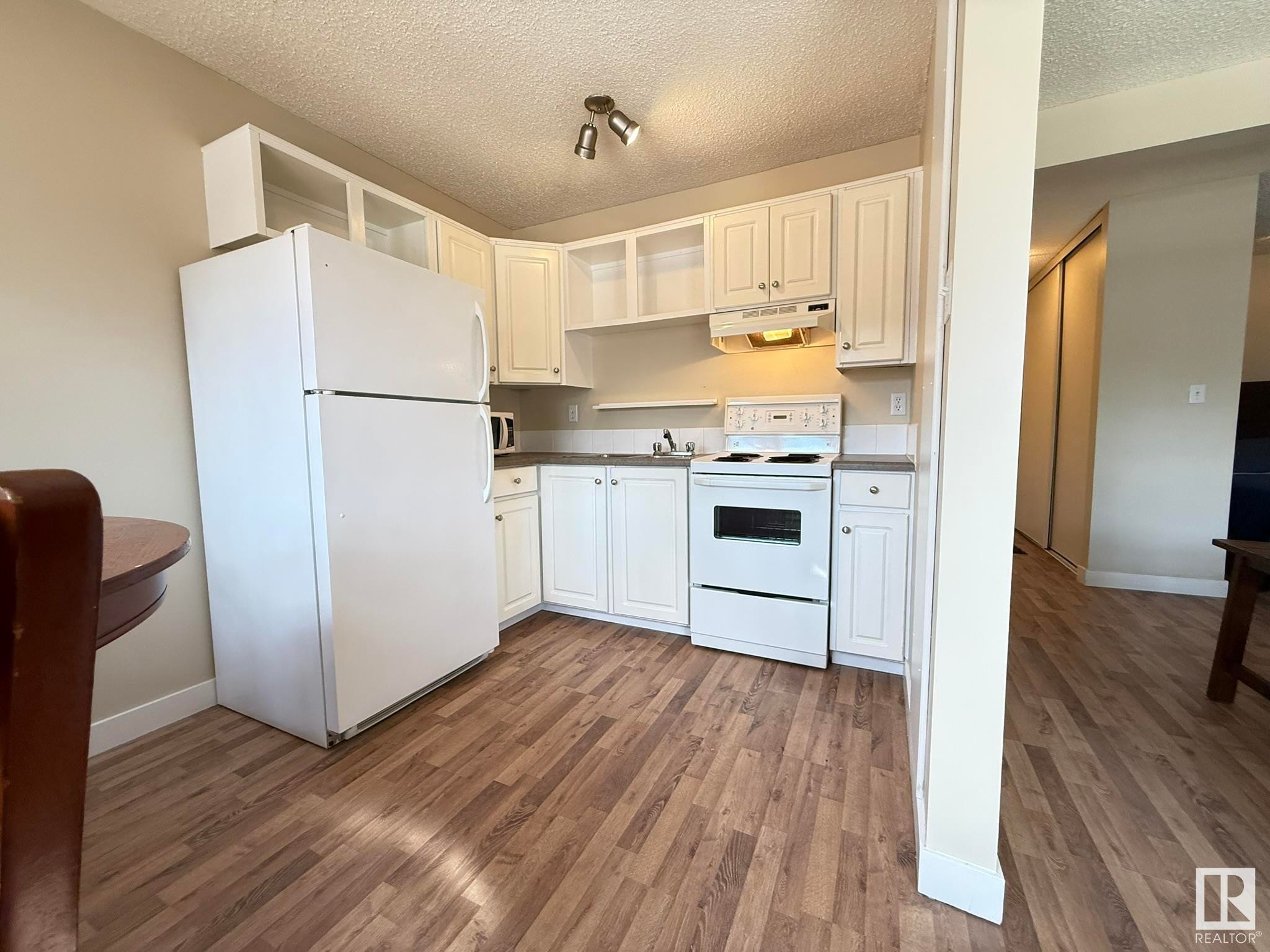 












37 10208 113 Street

,
Edmonton,




AB
T5K 1P4

