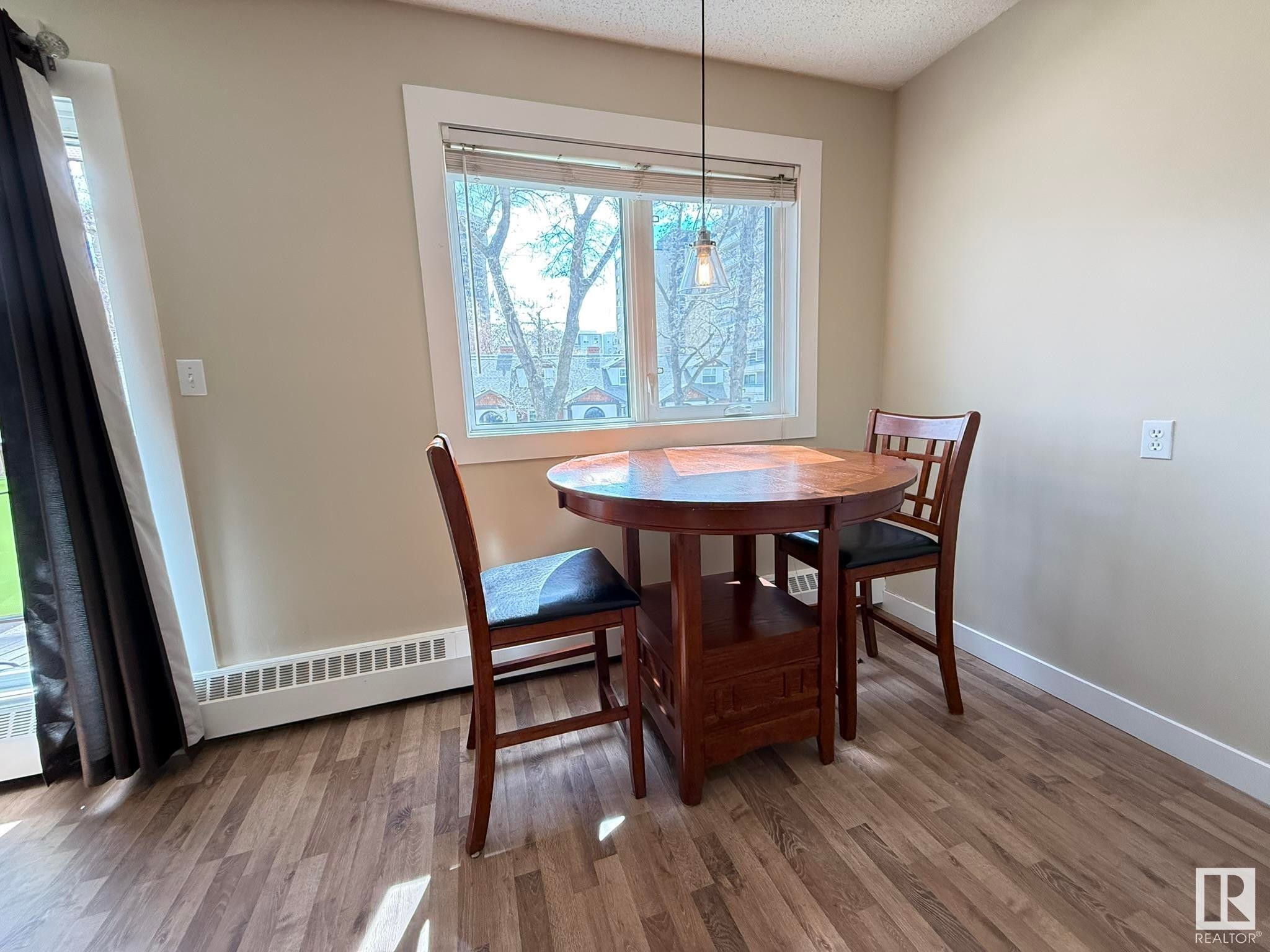 












37 10208 113 Street

,
Edmonton,




AB
T5K 1P4

