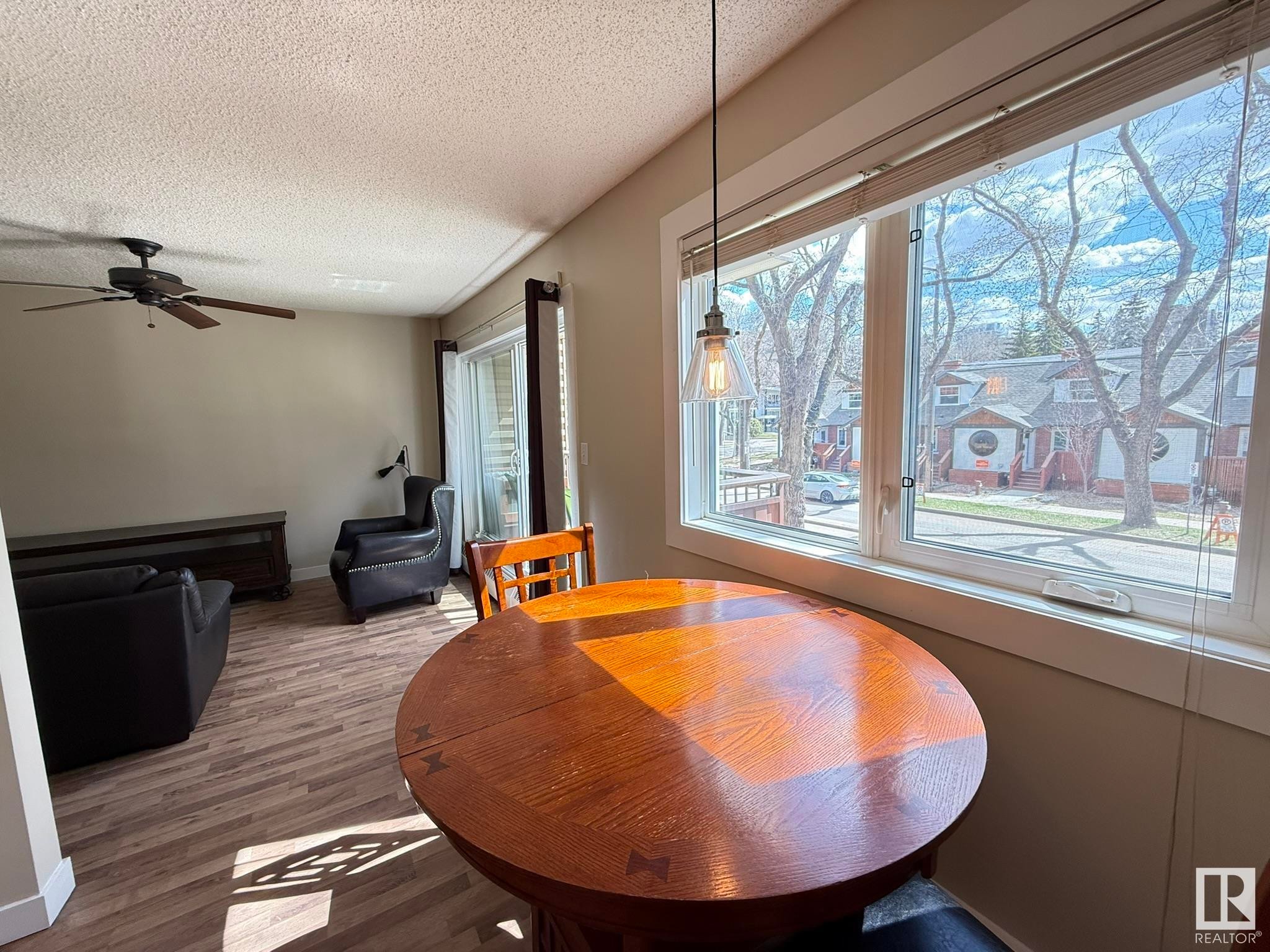 












37 10208 113 Street

,
Edmonton,




AB
T5K 1P4

