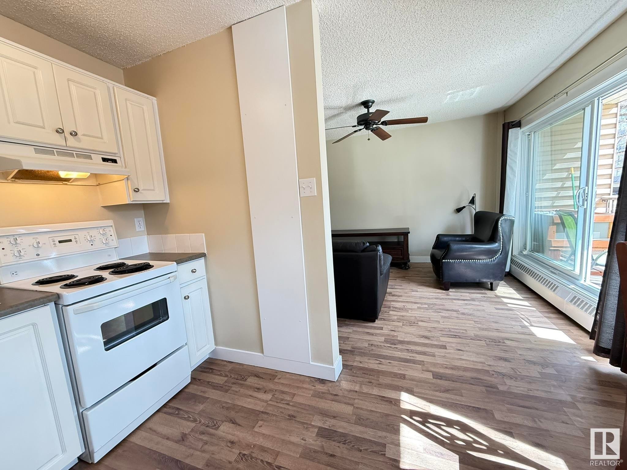 












37 10208 113 Street

,
Edmonton,




AB
T5K 1P4

