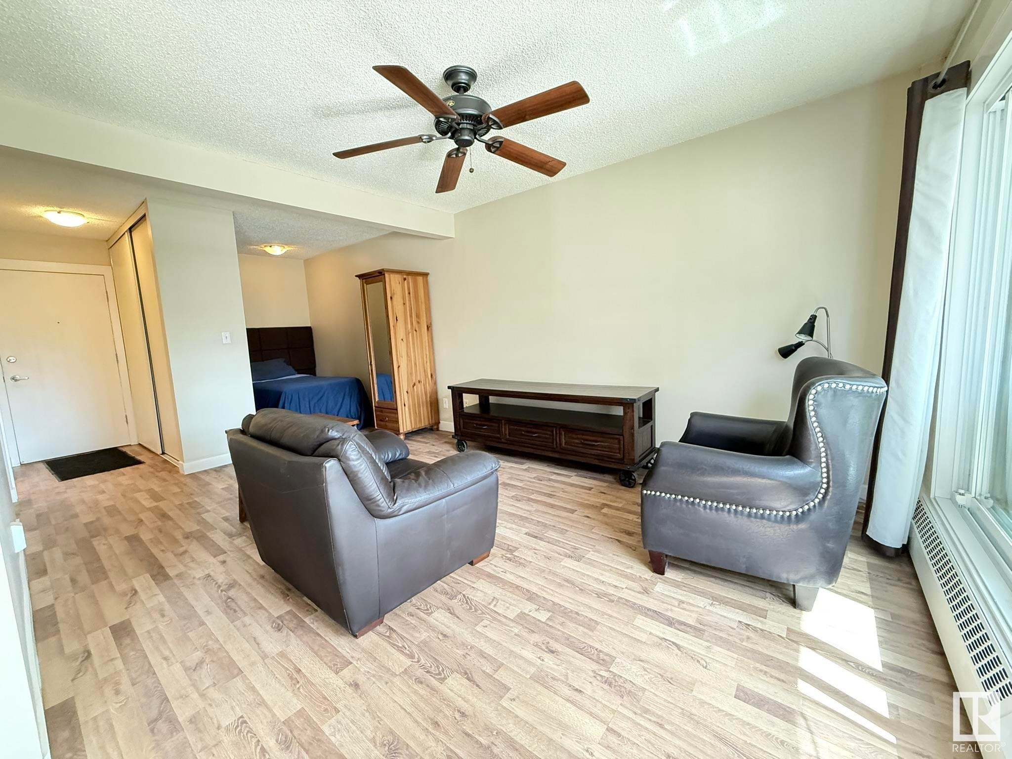 












37 10208 113 Street

,
Edmonton,




AB
T5K 1P4

