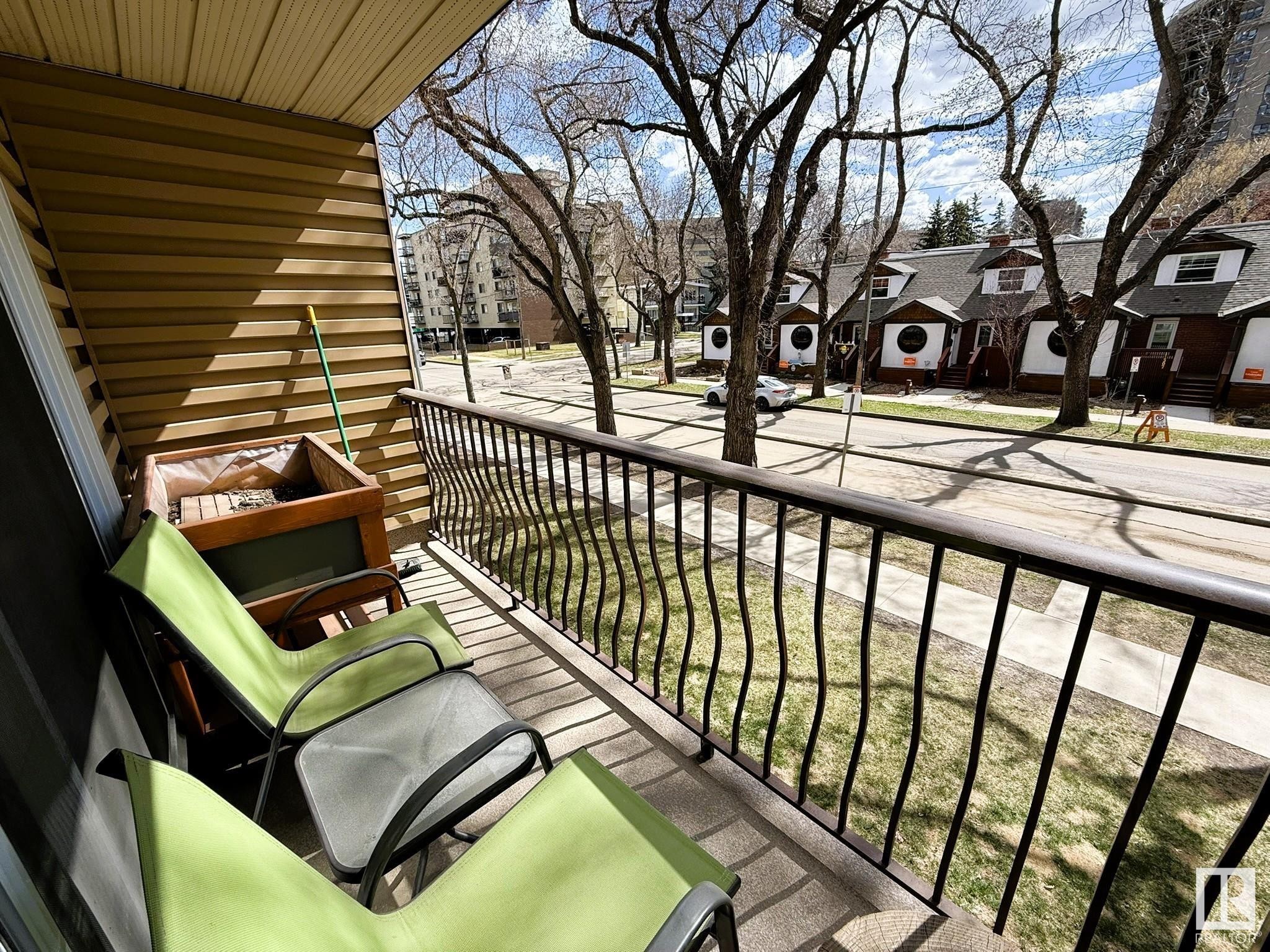 












37 10208 113 Street

,
Edmonton,




AB
T5K 1P4

