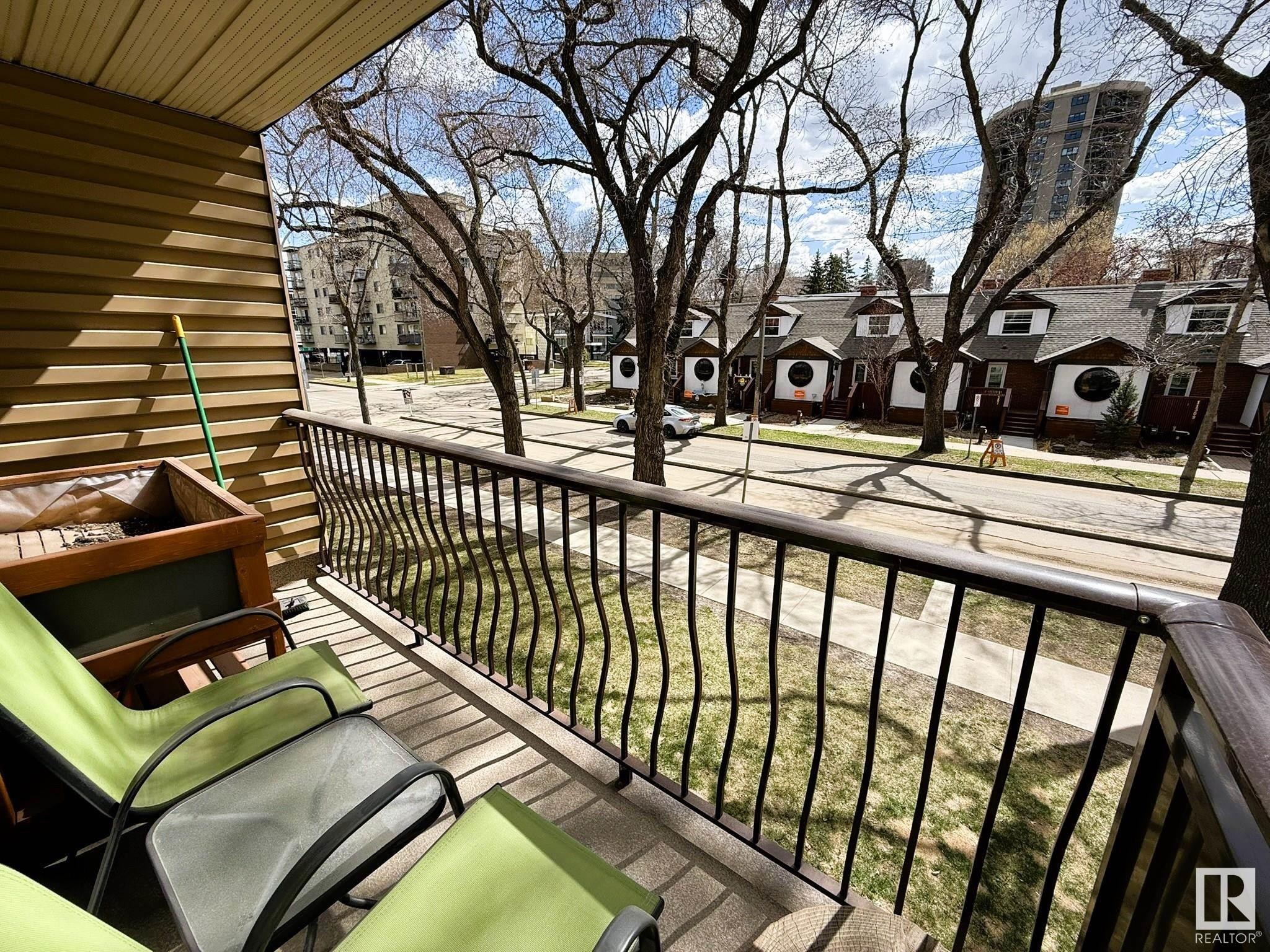 












37 10208 113 Street

,
Edmonton,




AB
T5K 1P4

