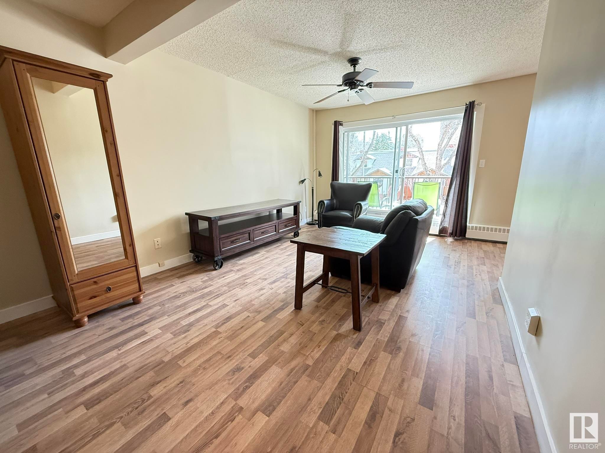 












37 10208 113 Street

,
Edmonton,




AB
T5K 1P4

